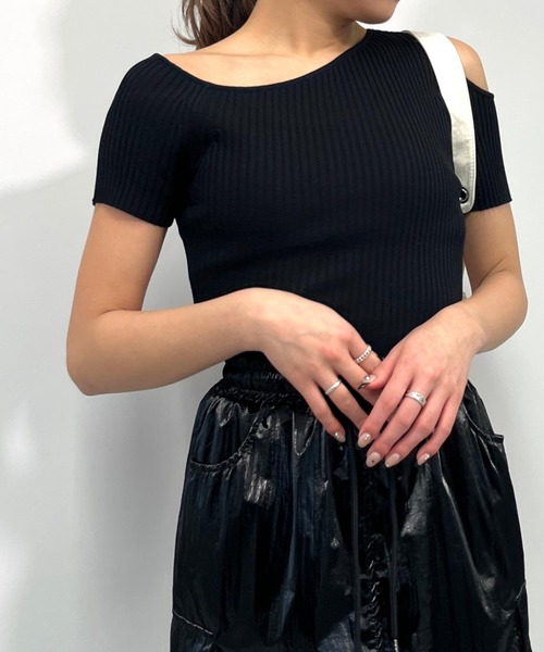 ANAP(アナップ)の「ワンショルダーカットアウトリブニットトップス(Tシャツ/カットソー・レディース・アイボリー/ブラック/オレンジ・FREE)」の14枚目の写真