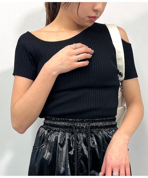 ANAP(アナップ)の「ワンショルダーカットアウトリブニットトップス(Tシャツ/カットソー・レディース・アイボリー/ブラック/オレンジ・FREE)」の15枚目の写真