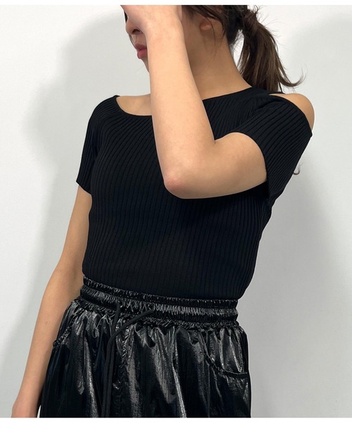 ANAP(アナップ)の「ワンショルダーカットアウトリブニットトップス(Tシャツ/カットソー・レディース・アイボリー/ブラック/オレンジ・FREE)」の13枚目の写真