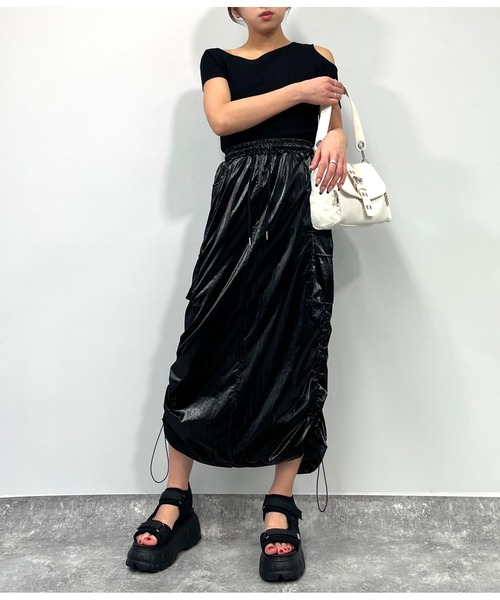 ANAP(アナップ)の「ワンショルダーカットアウトリブニットトップス(Tシャツ/カットソー・レディース・アイボリー/ブラック/オレンジ・FREE)」の19枚目の写真
