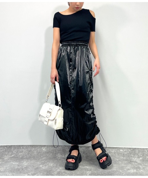 ANAP(アナップ)の「ワンショルダーカットアウトリブニットトップス(Tシャツ/カットソー・レディース・アイボリー/ブラック/オレンジ・FREE)」の17枚目の写真