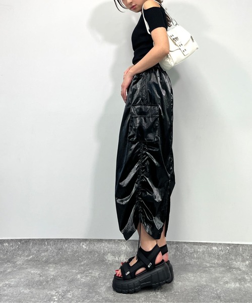 ANAP(アナップ)の「ワンショルダーカットアウトリブニットトップス(Tシャツ/カットソー・レディース・アイボリー/ブラック/オレンジ・FREE)」の18枚目の写真