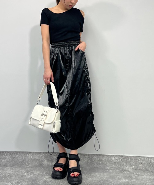 ANAP(アナップ)の「ワンショルダーカットアウトリブニットトップス(Tシャツ/カットソー・レディース・アイボリー/ブラック/オレンジ・FREE)」の20枚目の写真