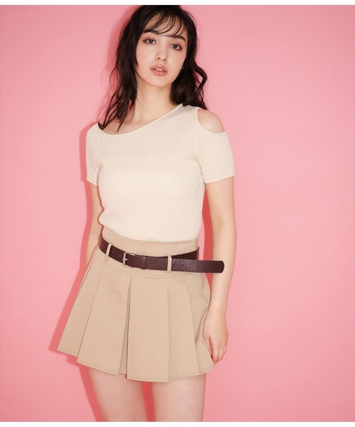 ANAP(アナップ)の「ワンショルダーカットアウトリブニットトップス(Tシャツ/カットソー・レディース・アイボリー/ブラック/オレンジ・FREE)」の7枚目の写真