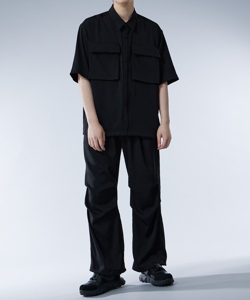 UNITED TOKYO（ユナイテッドトウキョウ）の「ドレープスノーパンツ｜セットアップ着用可能（カーゴパンツ・メンズ・グレー/ブラック・1/2）」の3枚目の写真