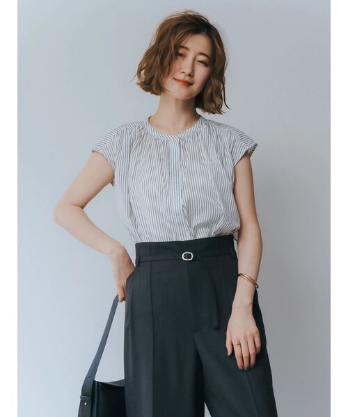 YECCA VECCA（イェッカヴェッカ）の「ギャザーブラウス（シャツ/ブラウス・レディース・オフホワイト/サックスブルー/ネイビー/ストライプ・FREE）」の6枚目の写真