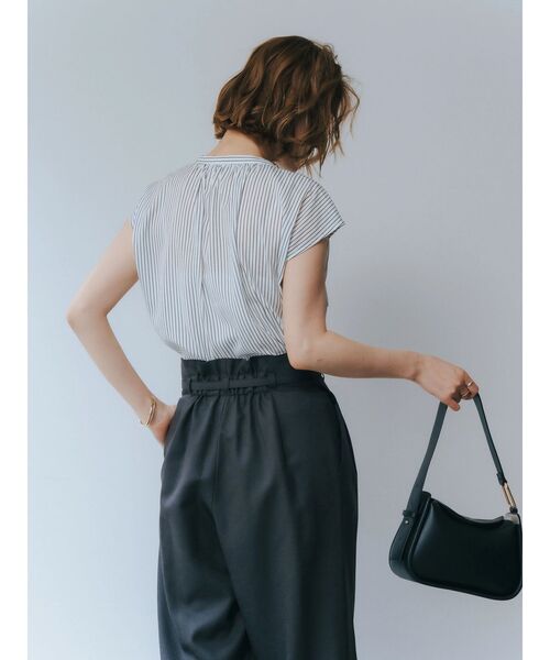 YECCA VECCA（イェッカヴェッカ）の「ギャザーブラウス（シャツ/ブラウス・レディース・オフホワイト/サックスブルー/ネイビー/ストライプ・FREE）」の13枚目の写真