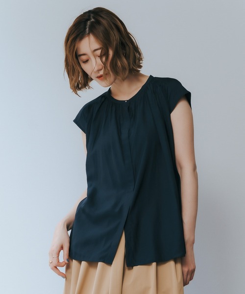 YECCA VECCA（イェッカヴェッカ）の「ギャザーブラウス（シャツ/ブラウス・レディース・オフホワイト/サックスブルー/ネイビー/ストライプ・FREE）」の2枚目の写真