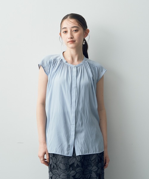 YECCA VECCA（イェッカヴェッカ）の「ギャザーブラウス（シャツ/ブラウス・レディース・オフホワイト/サックスブルー/ネイビー/ストライプ・FREE）」の3枚目の写真