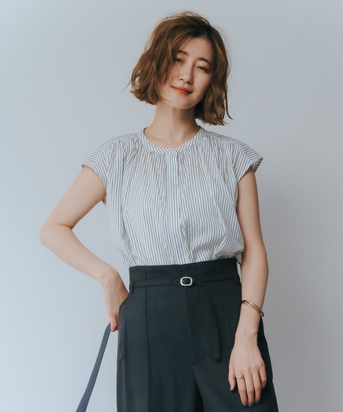 YECCA VECCA（イェッカヴェッカ）の「ギャザーブラウス（シャツ/ブラウス・レディース・オフホワイト/サックスブルー/ネイビー/ストライプ・FREE）」の5枚目の写真