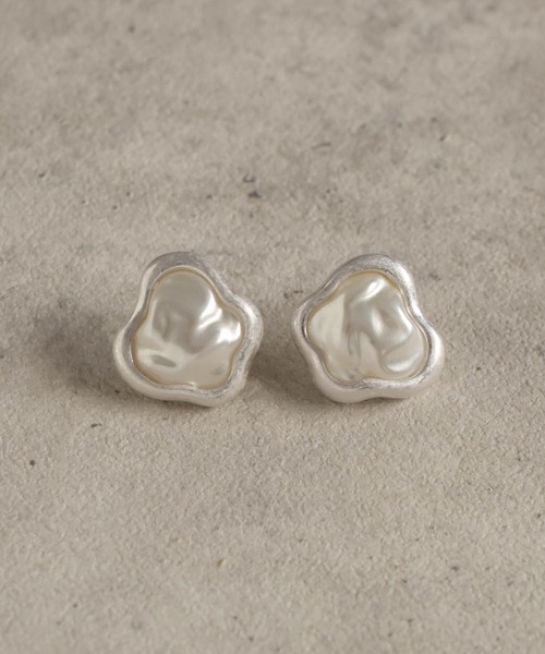 GOLDY（ゴールディ）の「バンピー パール × メタル フレーム ピアス（ピアス（両耳用）・レディース・ゴールド/シルバー系その他/ゴールド系その他/シルバー・FREE）」の2枚目の写真