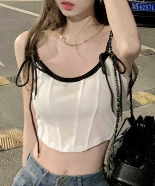 LADY LIKE(レディライク)の「カップ付き配色リボンキャミ(キャミソール・レディース・ブラック/ホワイト・M)」の1枚目の写真