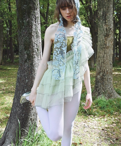 ORIENT MILLINERY(オリエント ミリナリー)の「DORA TIER - MAXI | チュールフリルバッグ - マキシ(ボディバッグ/ウエストポーチ・レディース・ブラック×ホワイト/ホワイト×ネイビー/ホワイト×ライトグレー/ベージュ系/ライトグレー系/ホワイト×ブラック/ライトグリーン系・FREE)」の7枚目の写真