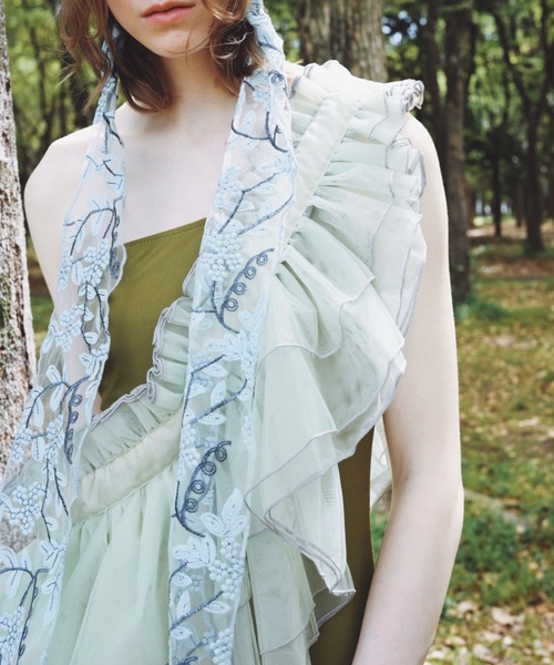 ORIENT MILLINERY(オリエント ミリナリー)の「DORA TIER - MAXI | チュールフリルバッグ - マキシ(ボディバッグ/ウエストポーチ・レディース・ブラック×ホワイト/ホワイト×ネイビー/ホワイト×ライトグレー/ベージュ系/ライトグレー系/ホワイト×ブラック/ライトグリーン系・FREE)」の13枚目の写真