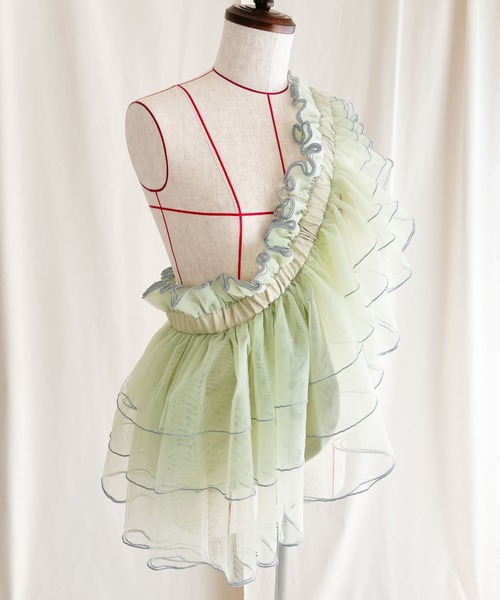 ORIENT MILLINERY(オリエント ミリナリー)の「DORA TIER - MAXI | チュールフリルバッグ - マキシ(ボディバッグ/ウエストポーチ・レディース・ブラック×ホワイト/ホワイト×ネイビー/ホワイト×ライトグレー/ベージュ系/ライトグレー系/ホワイト×ブラック/ライトグリーン系・FREE)」の14枚目の写真