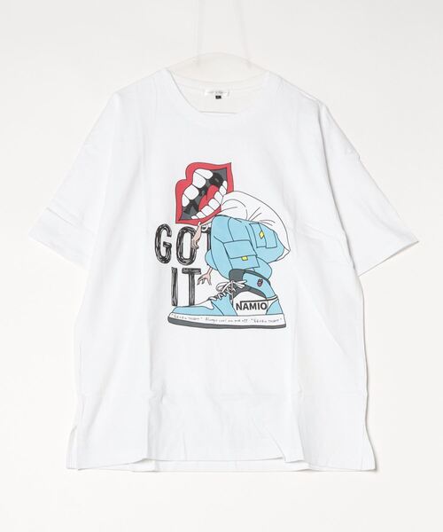 RE730(アールイーセブンサーティー)の「RE730 スニカーをはいたなみおくん(Tシャツ/カットソー・メンズ・ブラック/オフホワイト・X-LARGE/LARGE/MEDIUM)」の5枚目の写真