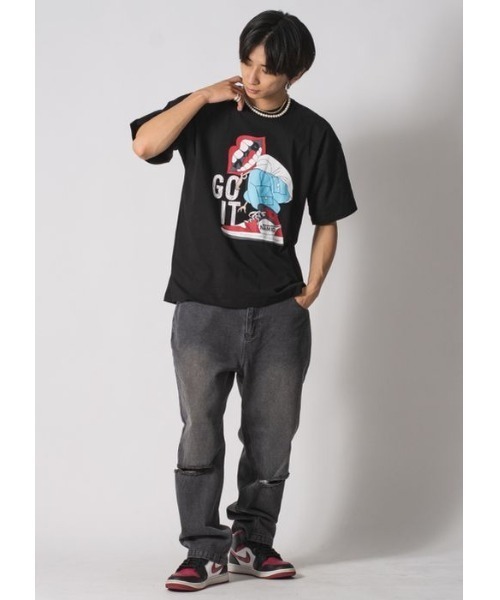 RE730(アールイーセブンサーティー)の「RE730 スニカーをはいたなみおくん(Tシャツ/カットソー・メンズ・ブラック/オフホワイト・X-LARGE/LARGE/MEDIUM)」の8枚目の写真