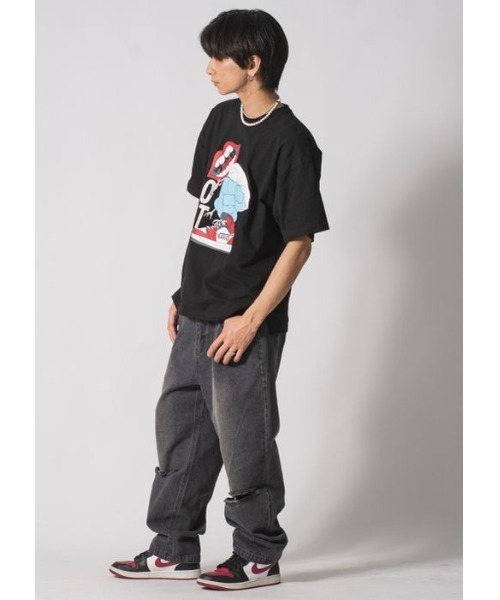 RE730(アールイーセブンサーティー)の「RE730 スニカーをはいたなみおくん(Tシャツ/カットソー・メンズ・ブラック/オフホワイト・X-LARGE/LARGE/MEDIUM)」の9枚目の写真