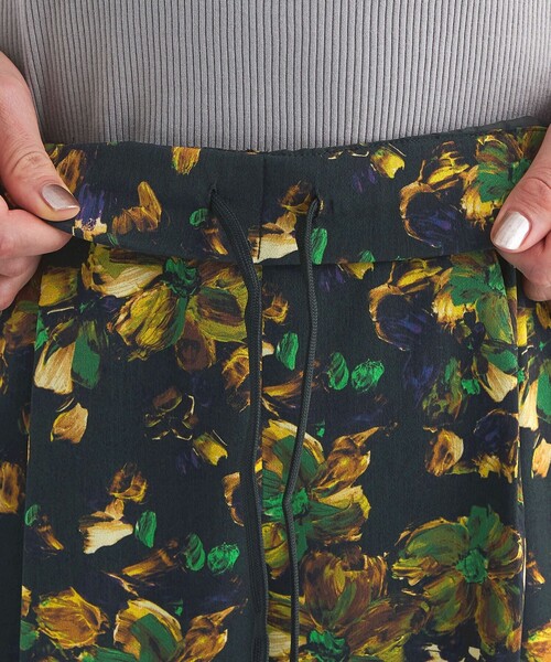 green label relaxing（グリーンレーベルリラクシング）の「フラワー プリント パンツ（その他パンツ・レディース・その他1・FREE）」の5枚目の写真