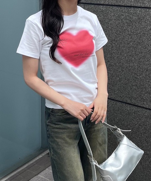 fiere(フィエール)の「ビッグハートプリントタイト半袖Tシャツ(Tシャツ/カットソー・レディース・ホワイト・X-SMALL)」の8枚目の写真