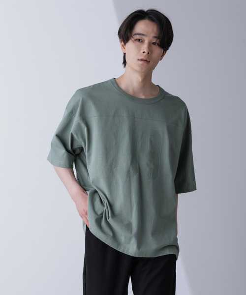 NANO universe(ナノユニバース)の「シャドープリントフットボールTシャツ 半袖(Tシャツ/カットソー・メンズ・ブラック/グリーン・L/M)」の1枚目の写真