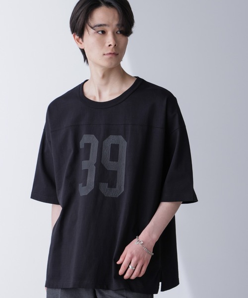 NANO universe(ナノユニバース)の「シャドープリントフットボールTシャツ 半袖(Tシャツ/カットソー・メンズ・ブラック/グリーン・L/M)」の2枚目の写真