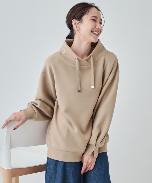 DRESKIP(ドレスキップ)の「◆【高レビュー】なめらかタッチ もちさら抜け襟トップス(スウェット・レディース・ブラック/ライトブルー/ライトグレー/ピンク系/ベージュ・02/03/04)」の3枚目の写真