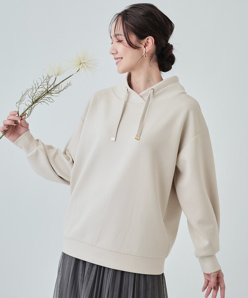 DRESKIP(ドレスキップ)の「◆【高レビュー】なめらかタッチ もちさら抜け襟トップス(スウェット・レディース・ブラック/ライトブルー/ライトグレー/ピンク系/ベージュ・02/03/04)」の1枚目の写真