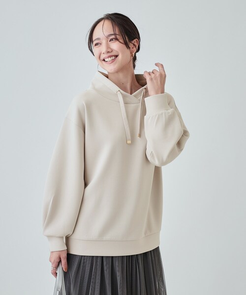 DRESKIP(ドレスキップ)の「◆【高レビュー】なめらかタッチ もちさら抜け襟トップス(スウェット・レディース・ブラック/ライトブルー/ライトグレー/ピンク系/ベージュ・02/03/04)」の6枚目の写真