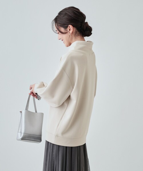 DRESKIP(ドレスキップ)の「◆【高レビュー】なめらかタッチ もちさら抜け襟トップス(スウェット・レディース・ブラック/ライトブルー/ライトグレー/ピンク系/ベージュ・02/03/04)」の7枚目の写真