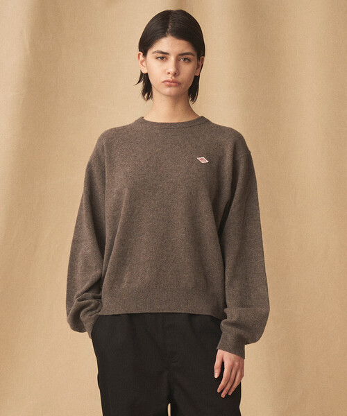 DANTON（ダントン）の「WOMEN'S LAMBSWOOL CREW NECK KNIT PULLOVER（ニット/セーター・レディース・イエロー/ダークグレー/ダークグリーン/ブラック/グレイッシュベージュ/ライトブラウン/ブルー/オートミール/オレンジ/ライトグレー/ブラウン/ダークネイビー/レッド・36/38）」の17枚目の写真