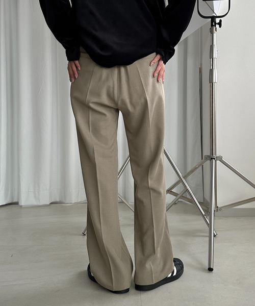 apres jour mignon（アプレジュールミニョン）の「シュエットフレアパンツ【ZOZOTOWN限定アイテム】（その他パンツ・レディース・チャコールグレー/ブラック/ボルドー/マスタード/ブラウン系その他/グレイッシュベージュ・SMALL/MEDIUM/LARGE/X-LARGE）」の9枚目の写真