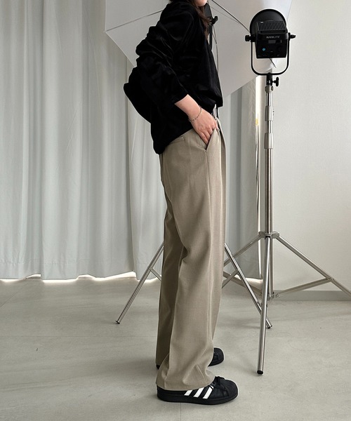 apres jour mignon（アプレジュールミニョン）の「シュエットフレアパンツ【ZOZOTOWN限定アイテム】（その他パンツ・レディース・チャコールグレー/ブラック/ボルドー/マスタード/ブラウン系その他/グレイッシュベージュ・SMALL/MEDIUM/LARGE/X-LARGE）」の13枚目の写真