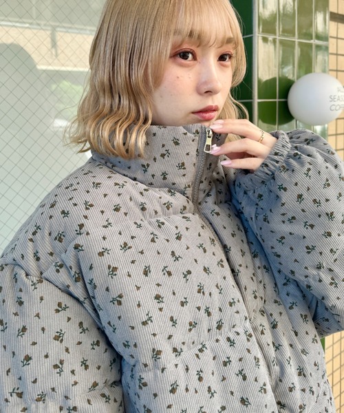 SOLLON.（ソルロン）の「小花柄コーデュロイダウンジャケット（ダウン