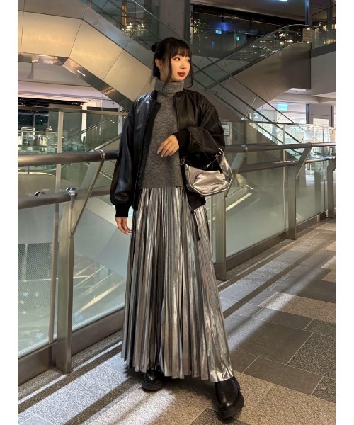 ALLSAINTS(オールセインツ)の「SPARK 2-IN-1 PLEATED MAXI DRESS | SPARK 2-IN-1 プリーツ マキシ ドレス・ワンピース(ワンピース・レディース・グレー系その他・S/M/XS)」の16枚目の写真