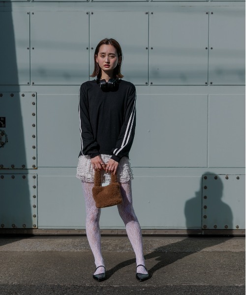 ad thie(アドティエ)の「サイドライン スムースプルオーバー(スウェット・レディース・ベージュ/オフホワイト/杢グレー/ブラック/グレー系・FREE)」の7枚目の写真