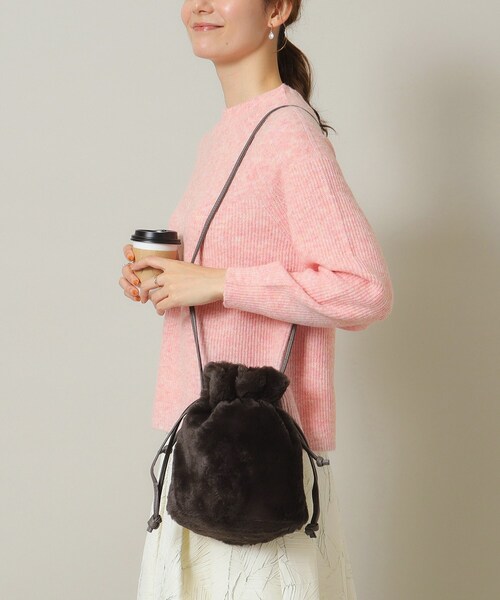 ITS'DEMO（イッツデモ）の「◆巾着2WAYファーショルダー（ショルダーバッグ・レディース・ダークグレー/ベージュ系その他4/グレー/ブラウン系・00）」の5枚目の写真