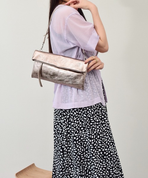 andrea cardone(アンドレアカルドネ)の「【ANDREA CARDONE】レザーワイド2wayサコッシュ(Q56363)(ショルダーバッグ・レディース・ブロンズ/シルバー・ALL)」の10枚目の写真