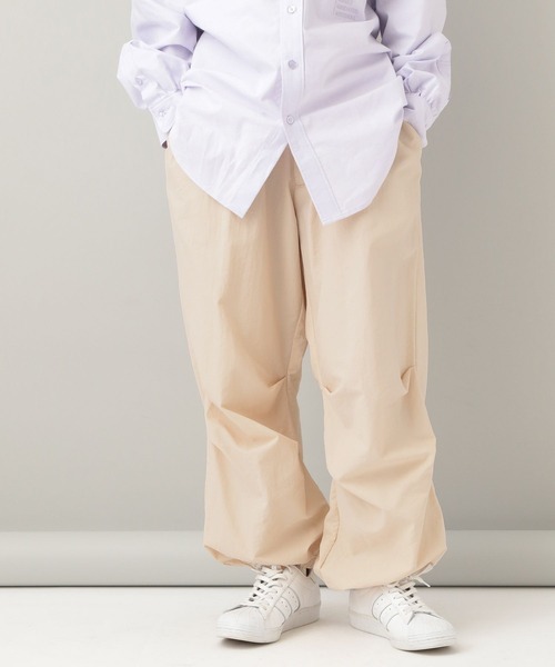 e/rm（イーアールエム）の「【e/rm・コラボ】AOR＊e/rm ナイロンパンツ（その他パンツ・レディース・ライトベージュ/ネイビー・FREE）」の8枚目の写真
