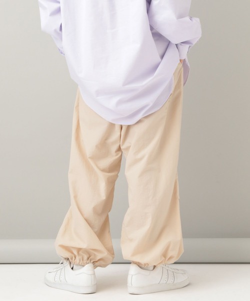 e/rm（イーアールエム）の「【e/rm・コラボ】AOR＊e/rm ナイロンパンツ（その他パンツ・レディース・ライトベージュ/ネイビー・FREE）」の6枚目の写真
