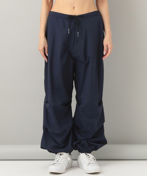 e/rm（イーアールエム）の「【e/rm・コラボ】AOR＊e/rm ナイロンパンツ（その他パンツ・レディース・ライトベージュ/ネイビー・FREE）」の22枚目の写真