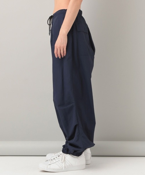 e/rm（イーアールエム）の「【e/rm・コラボ】AOR＊e/rm ナイロンパンツ（その他パンツ・レディース・ライトベージュ/ネイビー・FREE）」の21枚目の写真