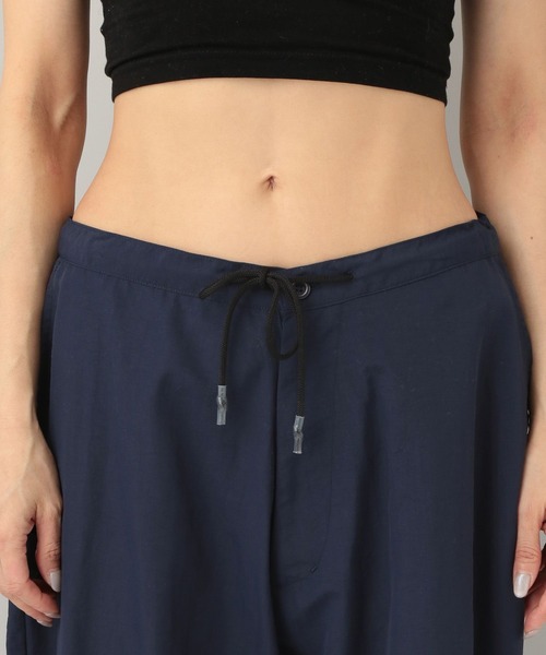 e/rm（イーアールエム）の「【e/rm・コラボ】AOR＊e/rm ナイロンパンツ（その他パンツ・レディース・ライトベージュ/ネイビー・FREE）」の19枚目の写真