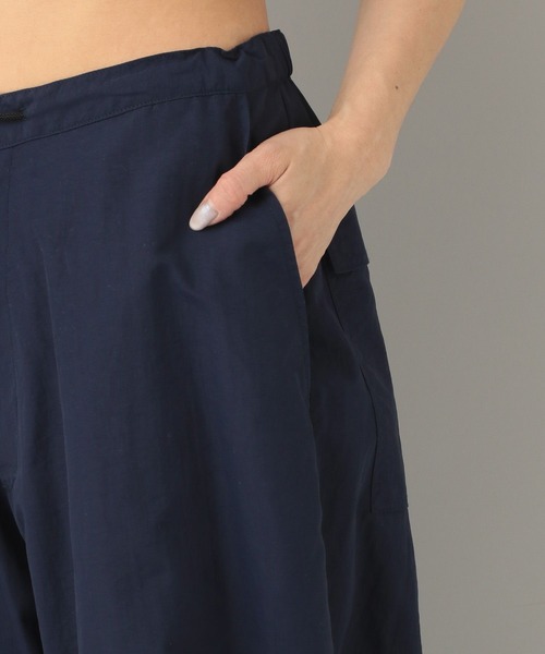 e/rm（イーアールエム）の「【e/rm・コラボ】AOR＊e/rm ナイロンパンツ（その他パンツ・レディース・ライトベージュ/ネイビー・FREE）」の18枚目の写真