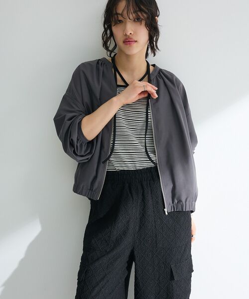 Green　Parks（グリーンパークス）の「イージーケア　シャツブルゾン（ブルゾン・レディース・チャコールグレー/ホワイト系その他2/カーキ・FREE）」の4枚目の写真