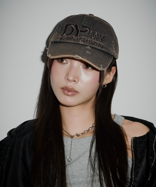 DTYYPE(ドタイプ)の「刺繍ダメージ入りMYキャップ(キャップ・レディース・チャコールグレー/ネイビー/レッド・FREE)」の2枚目の写真