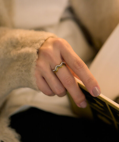 ear PAPILLONNER（イアパピヨネ）の「《金属アレルギー対応/ステンレス》ギザギザ3色リング（リング・レディース・ゴールド・14）」の7枚目の写真