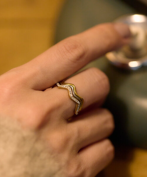 ear PAPILLONNER（イアパピヨネ）の「《金属アレルギー対応/ステンレス》ギザギザ3色リング（リング・レディース・ゴールド・14）」の11枚目の写真