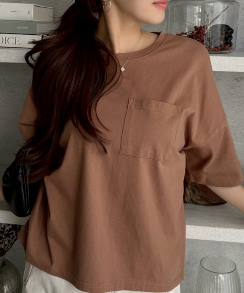 TREOVER（トレオーバー）の「【コットン100%】ポケット付きTシャツ ラウンドヘム カラバリ豊富（Tシャツ/カットソー・レディース・パープル/モカ/ベージュ/ライトグリーン/ブラウン/サーモンピンク/ブルー/チャコールグレー/オフホワイト/アイボリー/ブラック・FREE）」の5枚目の写真