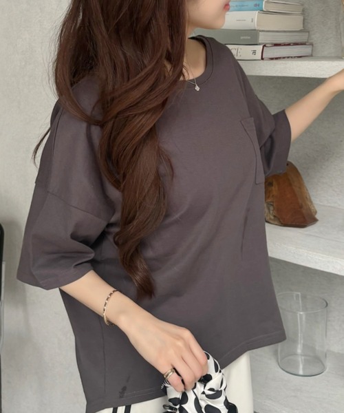 TREOVER（トレオーバー）の「【コットン100%】ポケット付きTシャツ ラウンドヘム カラバリ豊富（Tシャツ/カットソー・レディース・パープル/モカ/ベージュ/ライトグリーン/ブラウン/サーモンピンク/ブルー/チャコールグレー/オフホワイト/アイボリー/ブラック・FREE）」の17枚目の写真